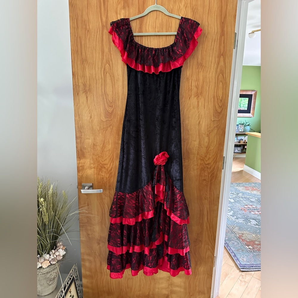 Dream Weavers Costumers Red Black Velvet
Lace Flamenco Maxi Dress Costume.